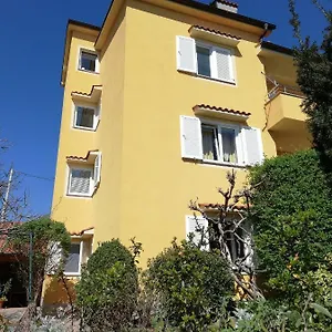 Aurelio Apartman